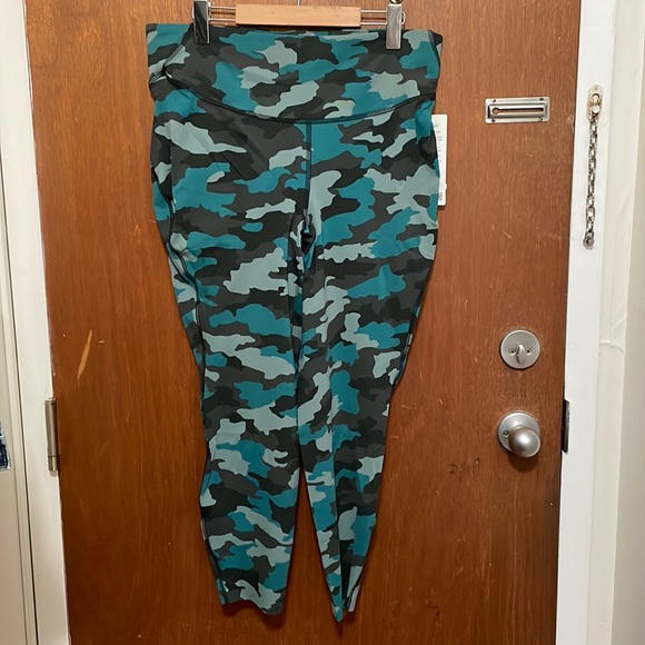 NWT Lululemon Base Pace HR 25” Tights - Picture 2 of 10